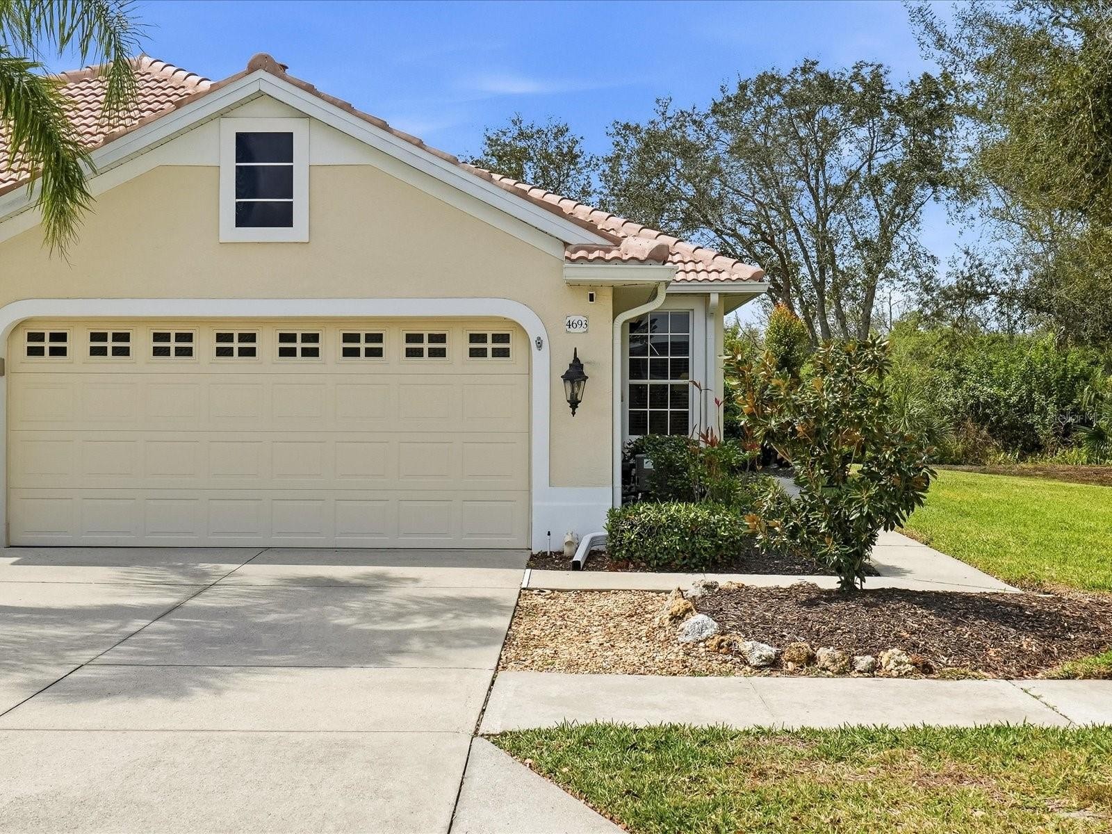 4693 WHISPERING OAKS DR