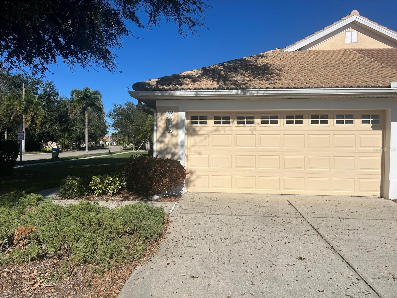 4665 WHISPERING OAKS DR