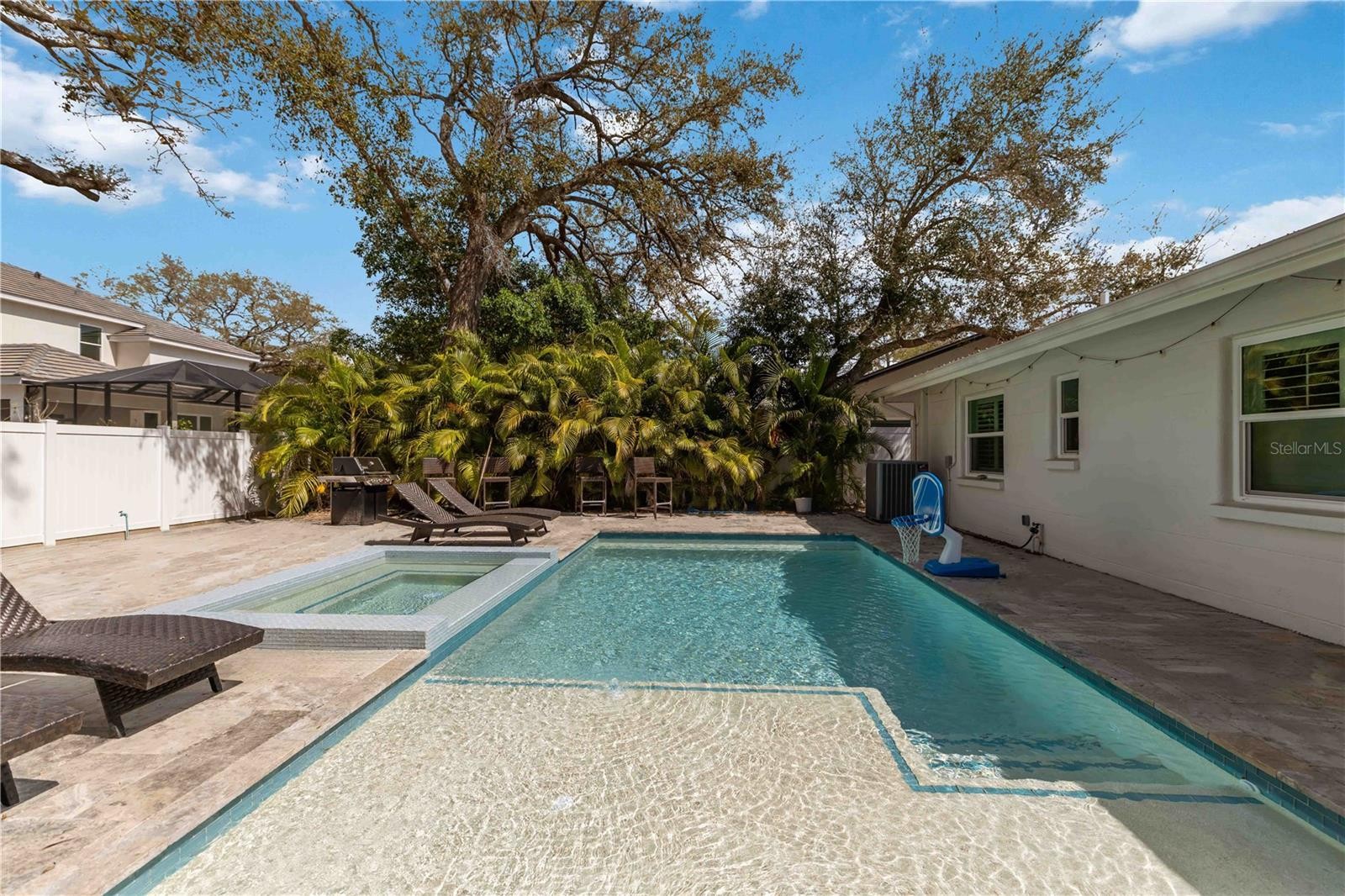 1865 ORCHID ST