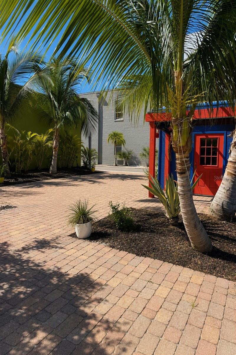 401 BURNS CT