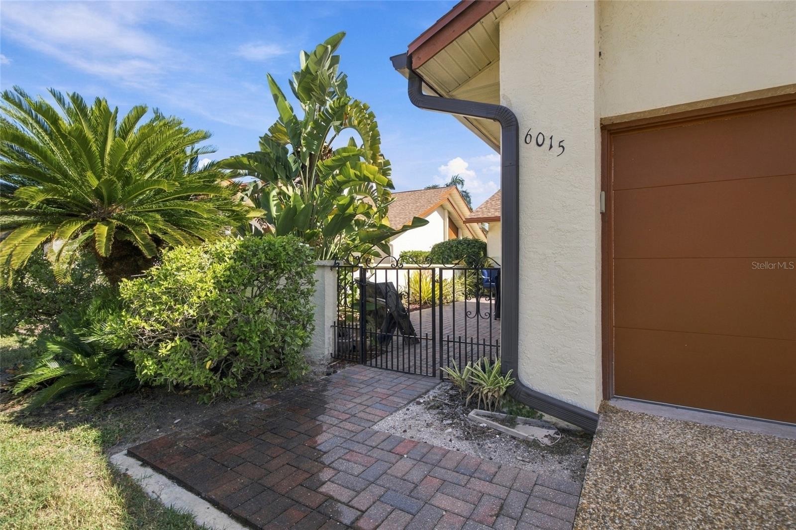 6015 COURTSIDE DR