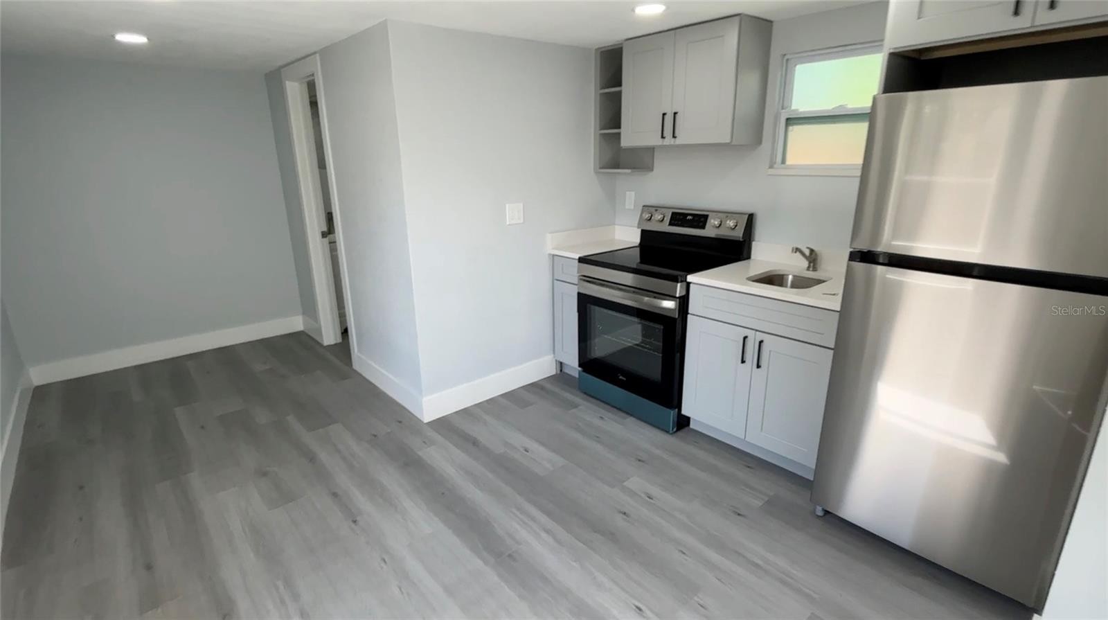 2105 N ALLENDALE AVE #A