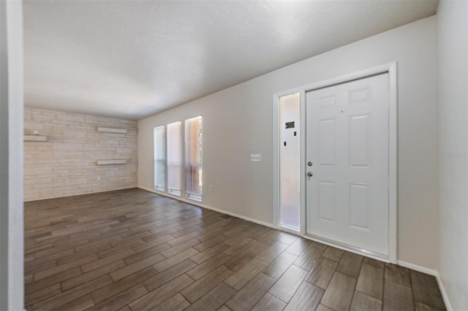 1124 DANNY DR