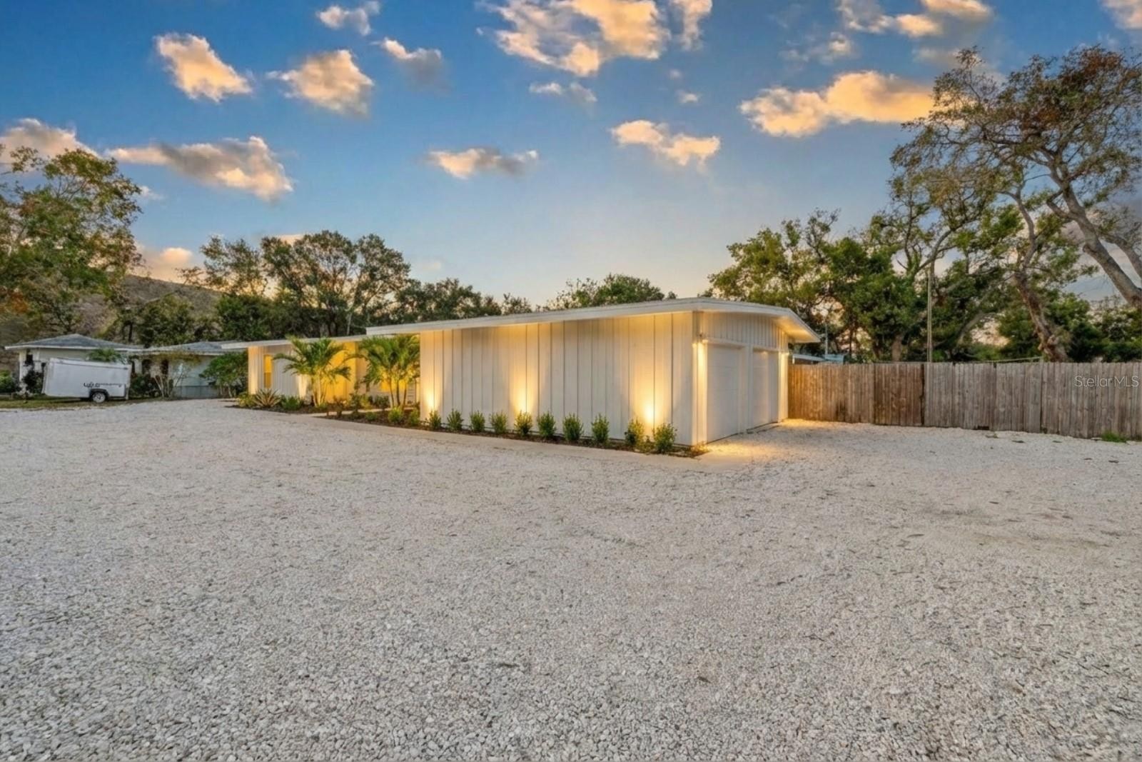 2069 BOUGAINVILLEA ST