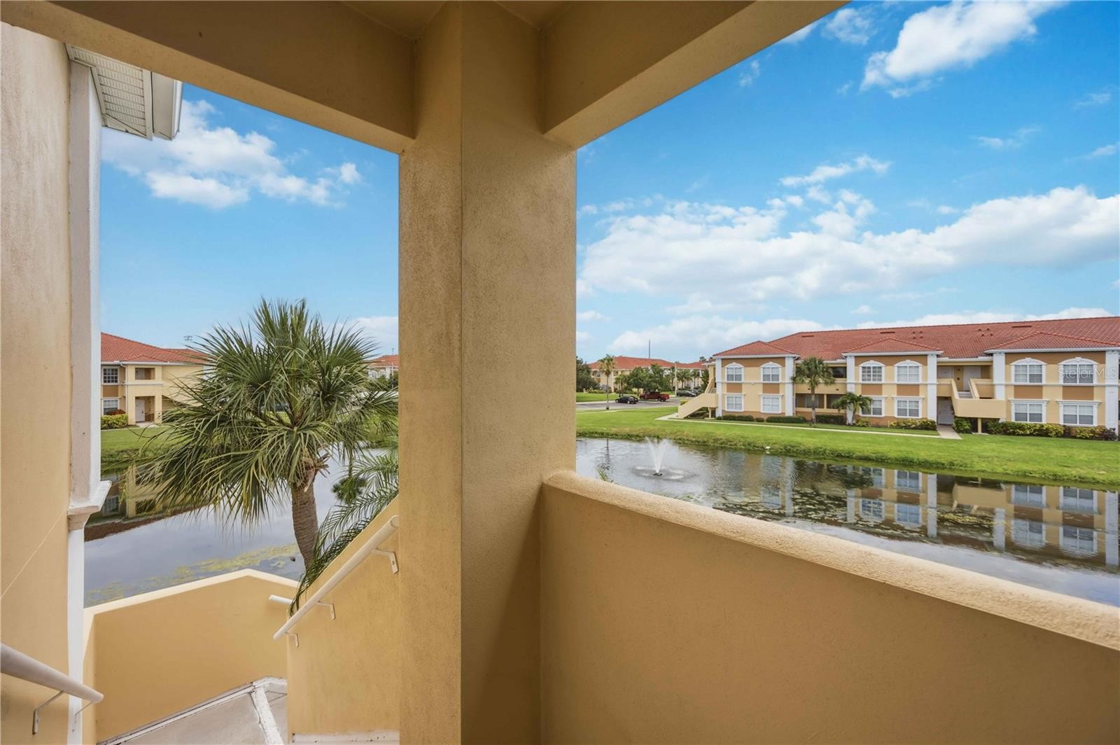 1025 VILLAGIO CIR #208