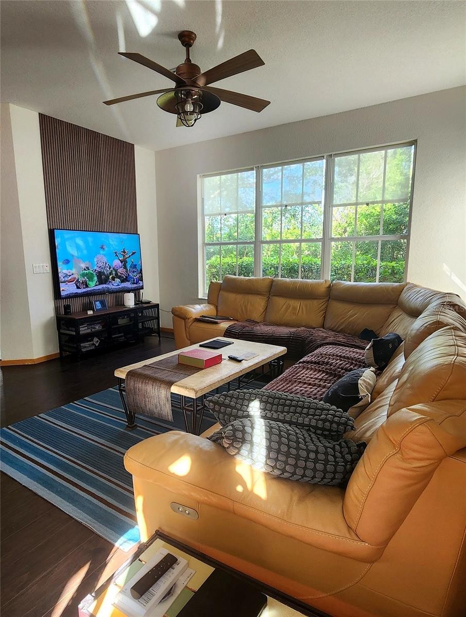 2484 MAGNOLIA CIR