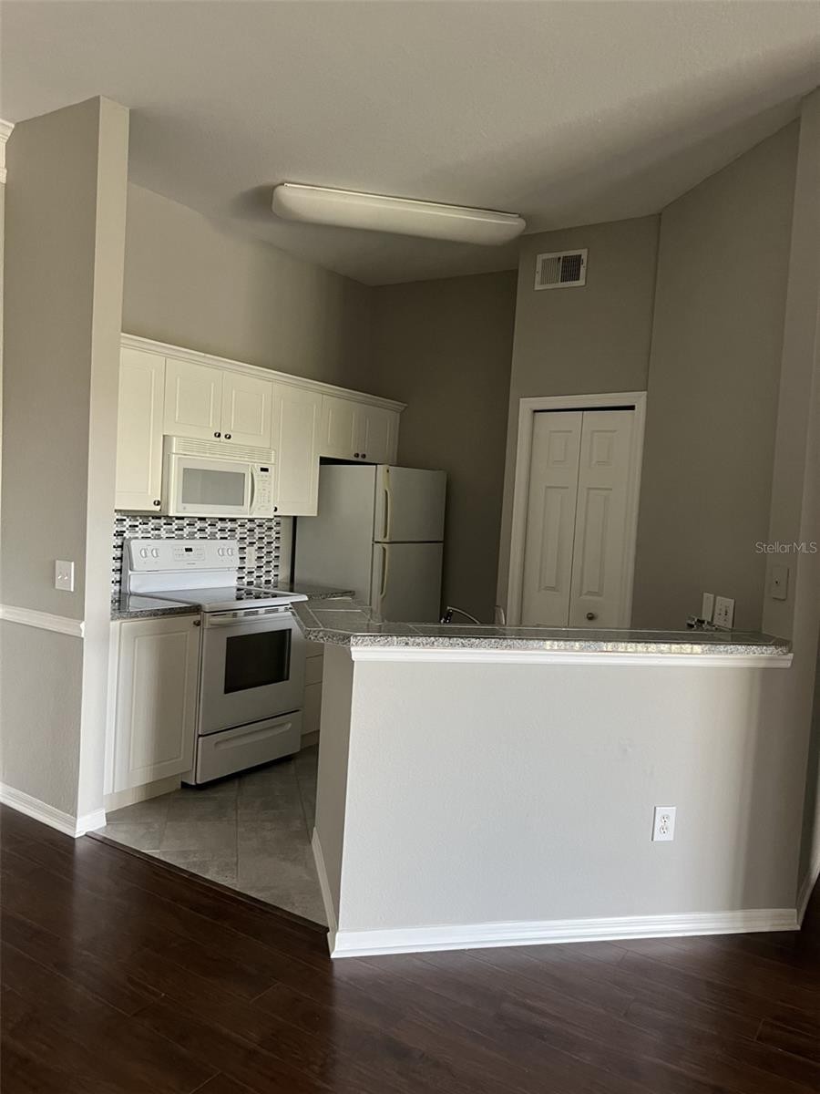 5134 NORTHRIDGE RD #302