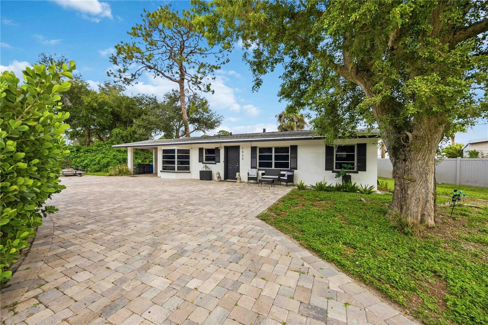 1909 BUCCANEER DR