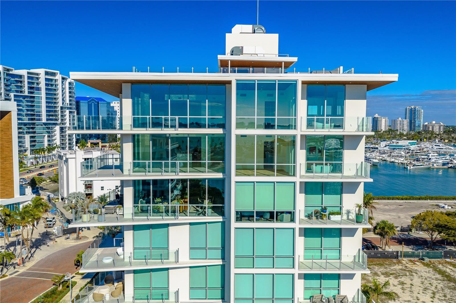 111 GOLDEN GATE #701