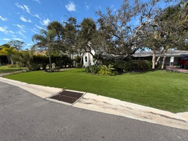 605 LOTUS LN