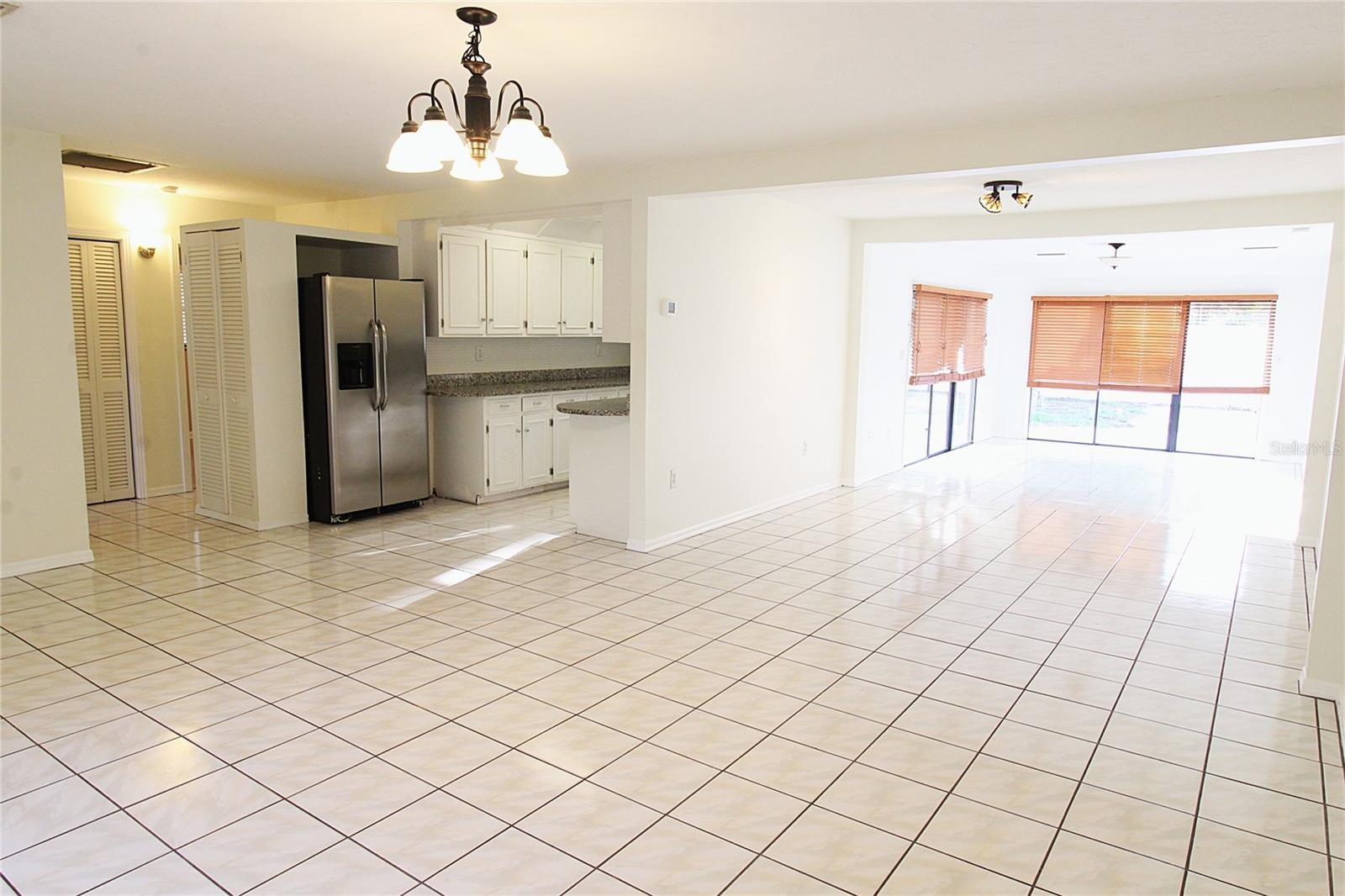2516 E MILMAR DR
