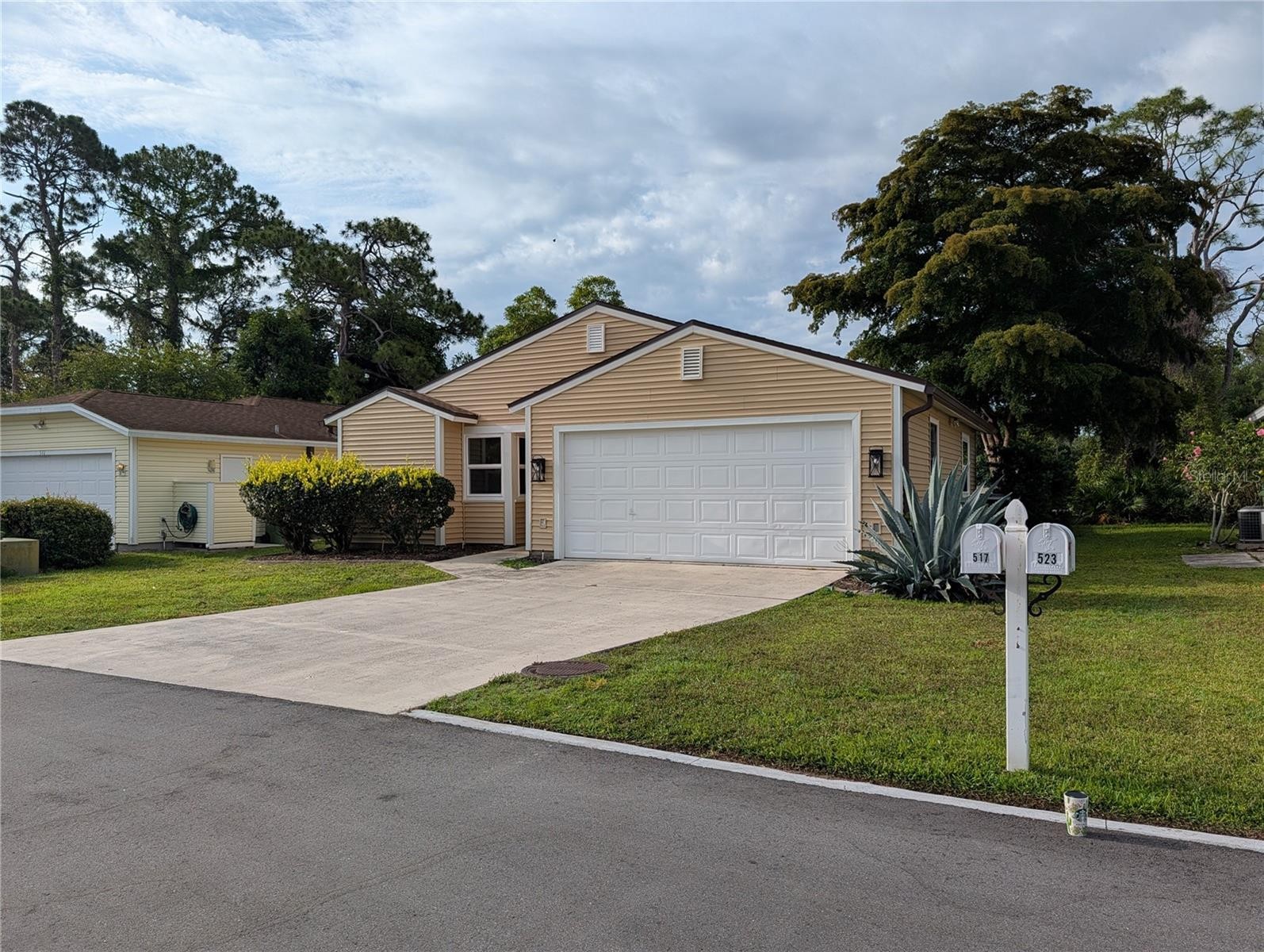 517 BEARDED OAKS CIR