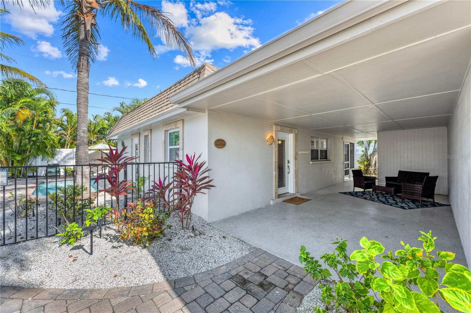 1123 CRESCENT ST #1123/1125