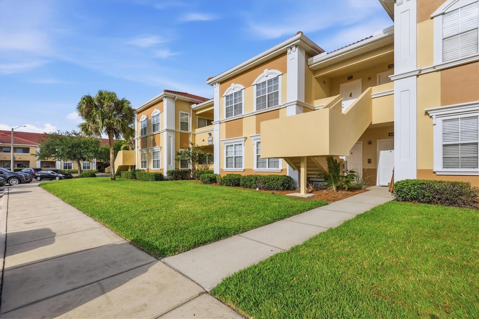 1015 VILLAGIO CIR #202
