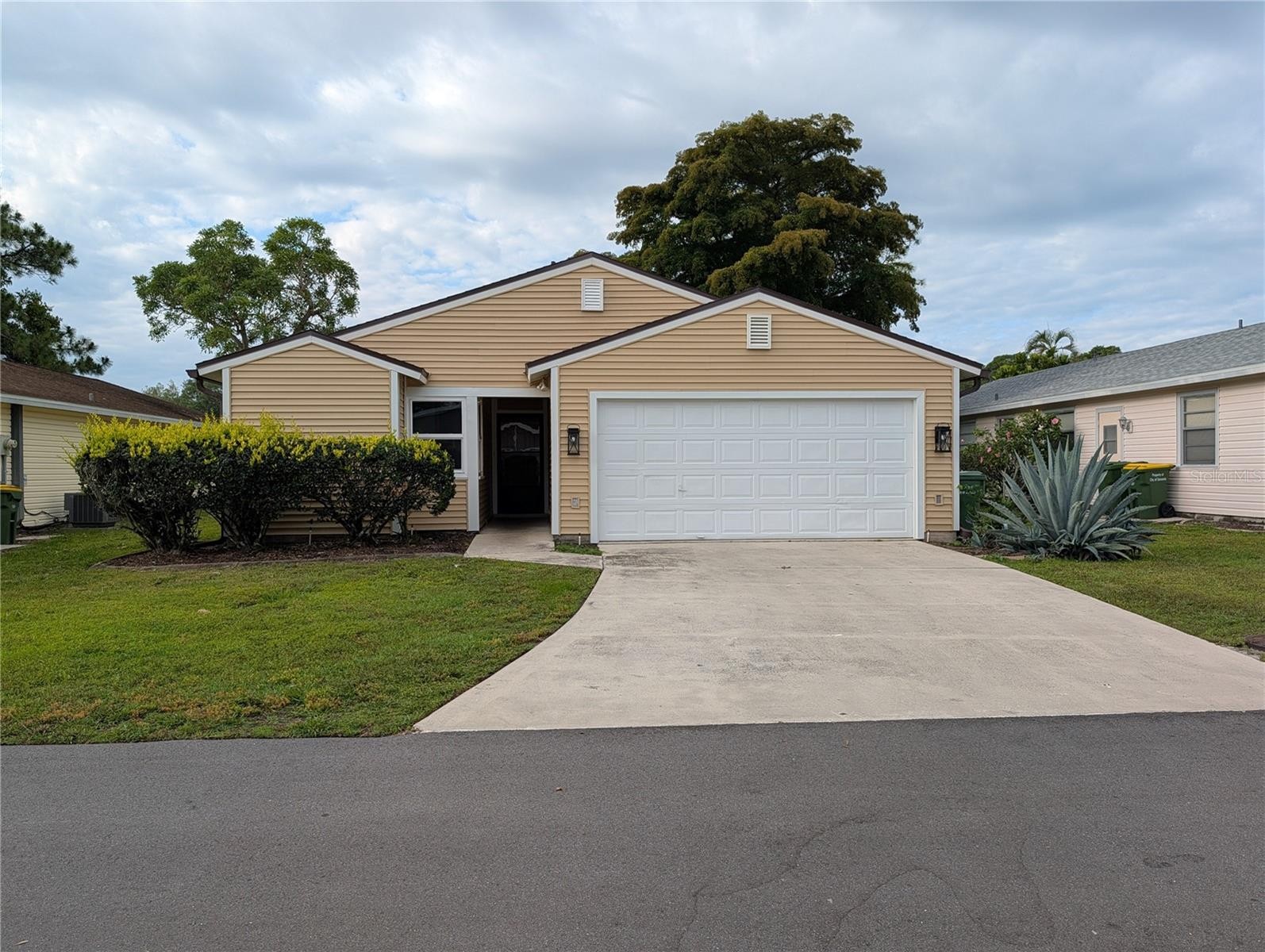 517 BEARDED OAKS CIR