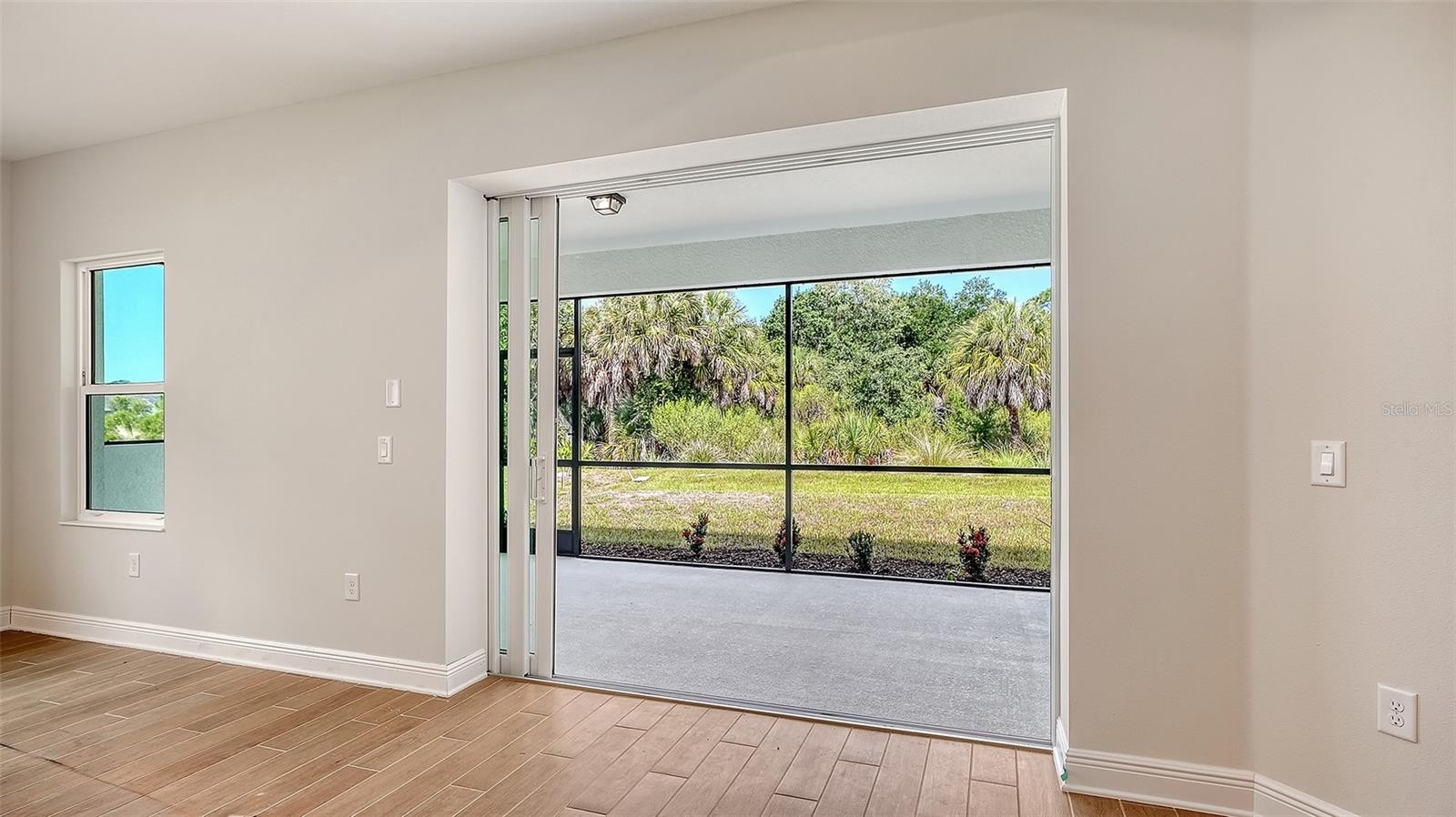9940 CRYSTAL ISLES CIR