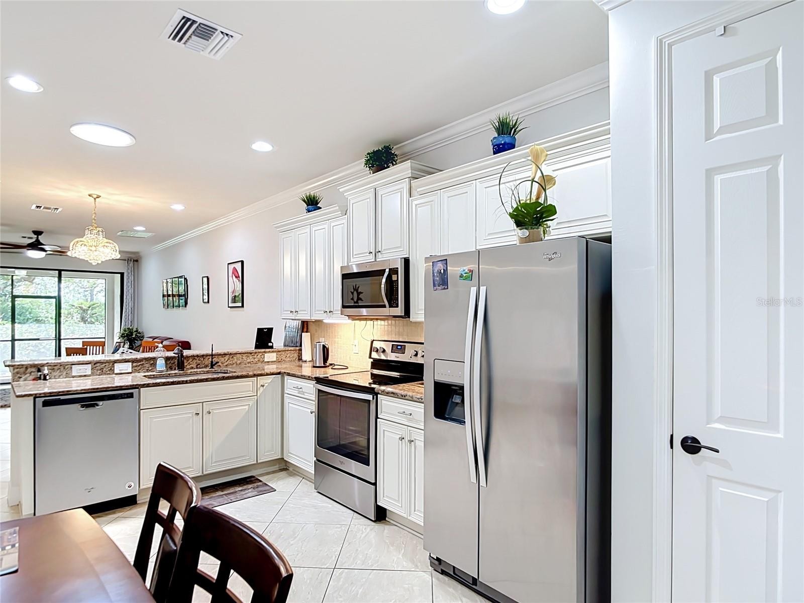 2590 OSWEGO DR
