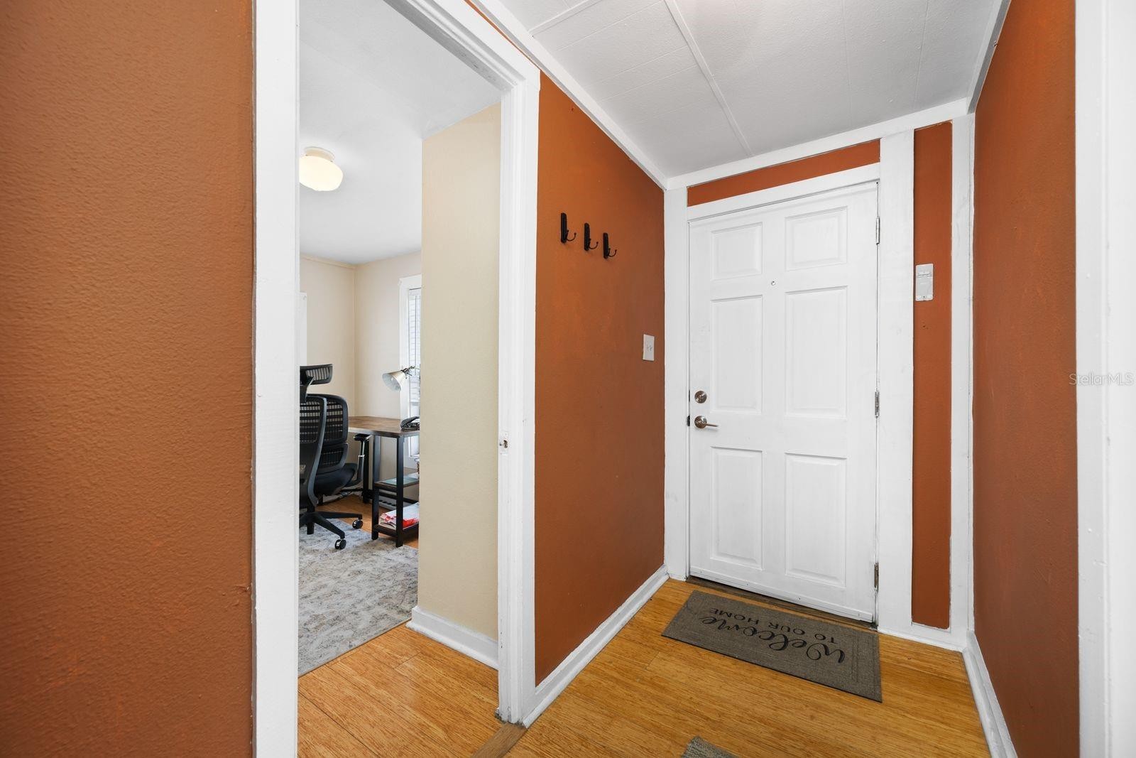 907 18TH AVE W
