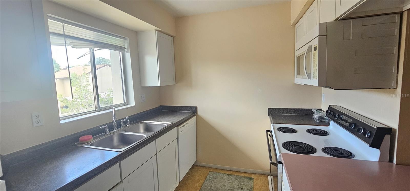 2621 PINE LAKE TER #D