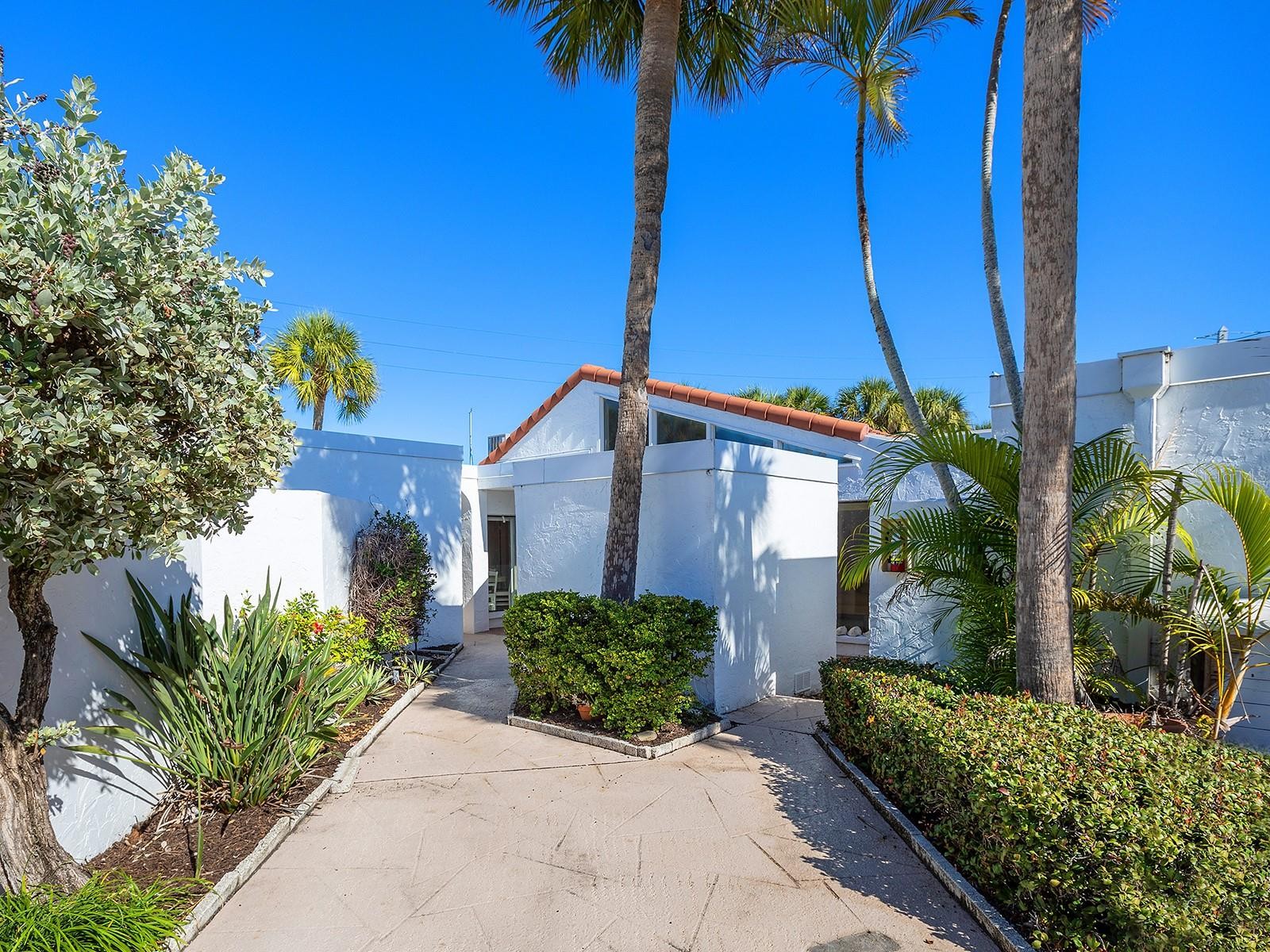 1585 TARPON CENTER DR #31