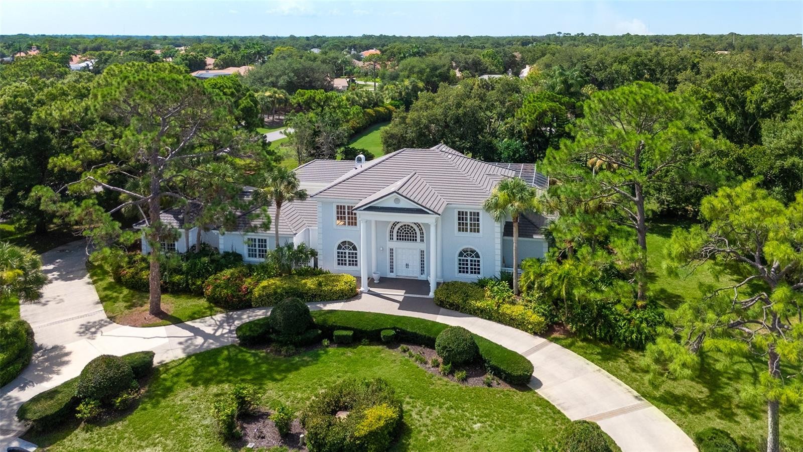 916 MACEWEN DR
