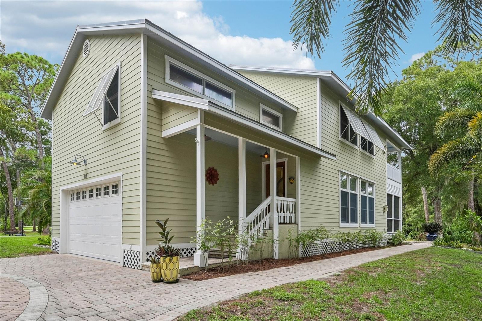 817 OAK VISTA DR