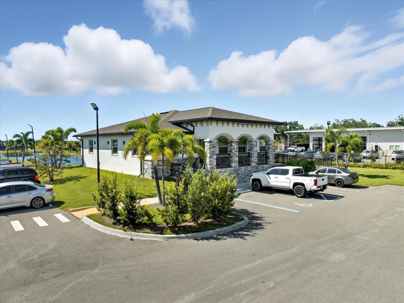 10305 US HIGHWAY 41 N