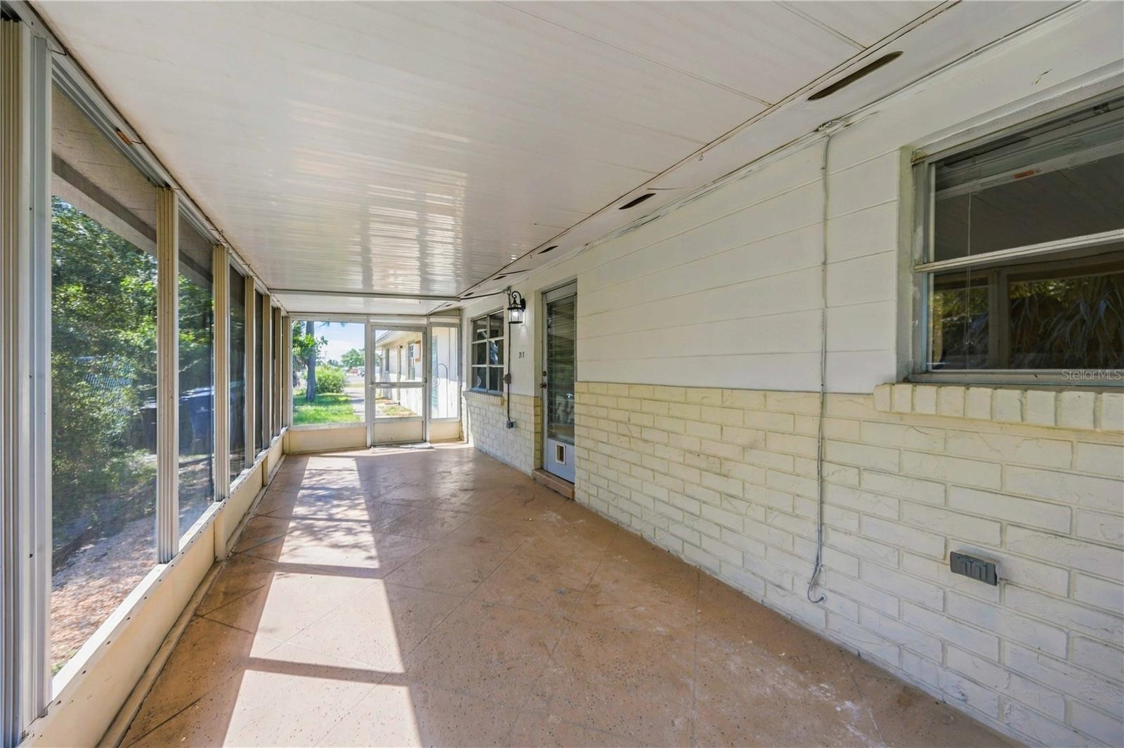 20 W COWLES ST