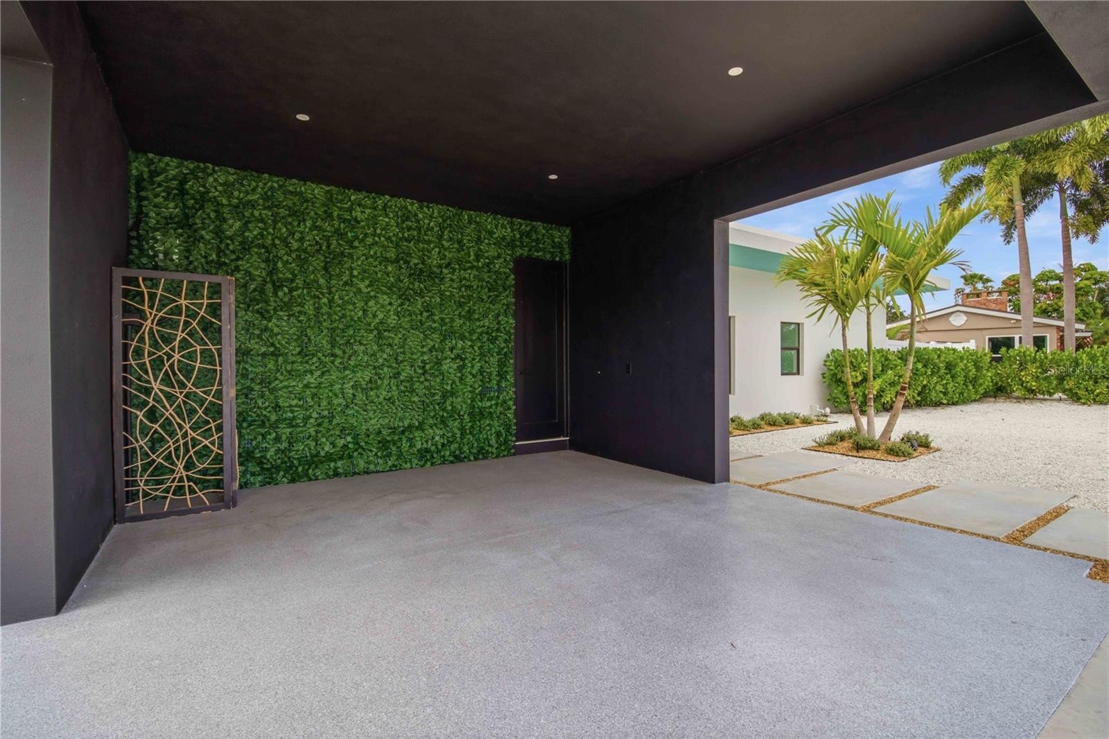 2306 VALENCIA DR