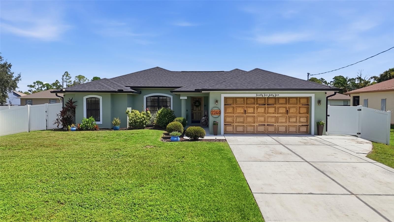 2244 PENGUIN LN
