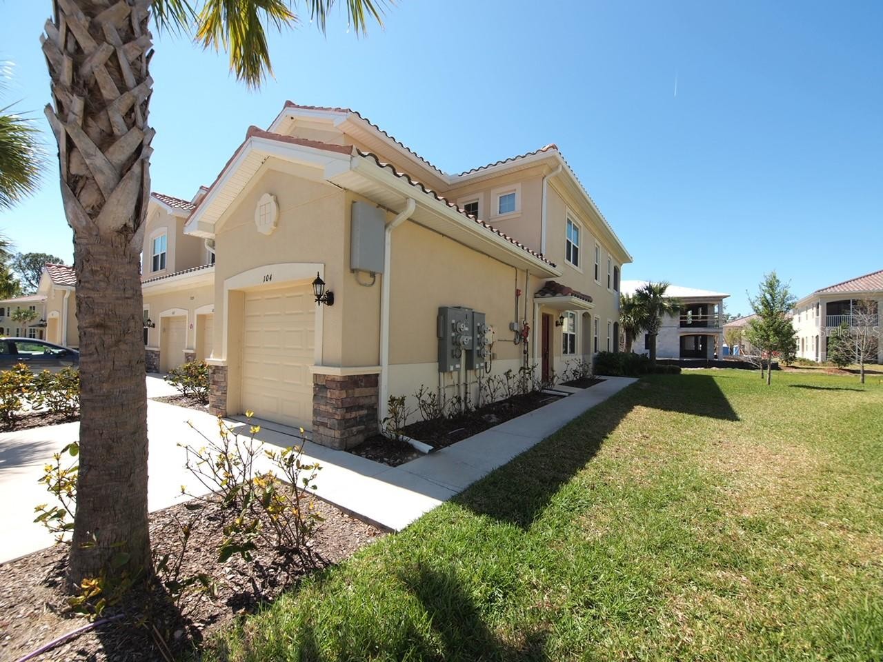 3125 ORIOLE DR #104