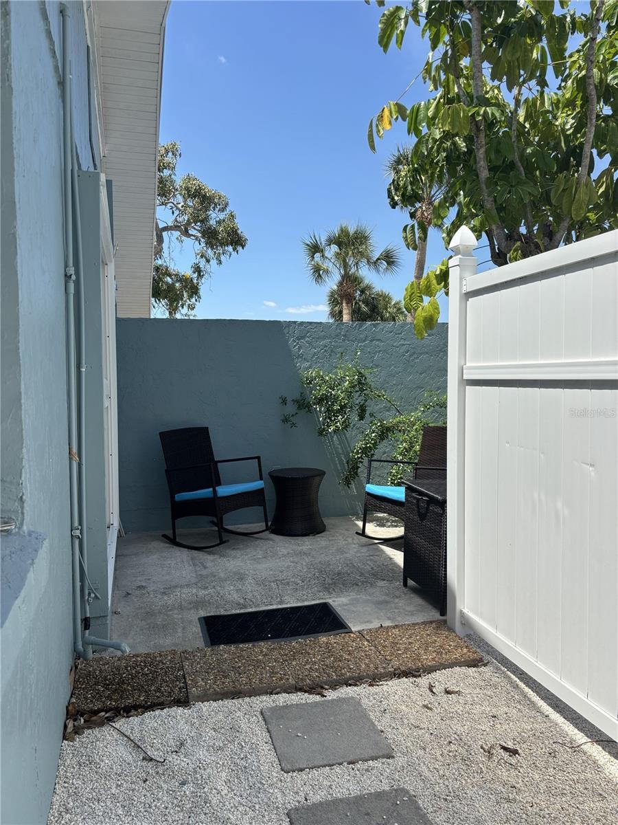170 ROOSEVELT DR #8