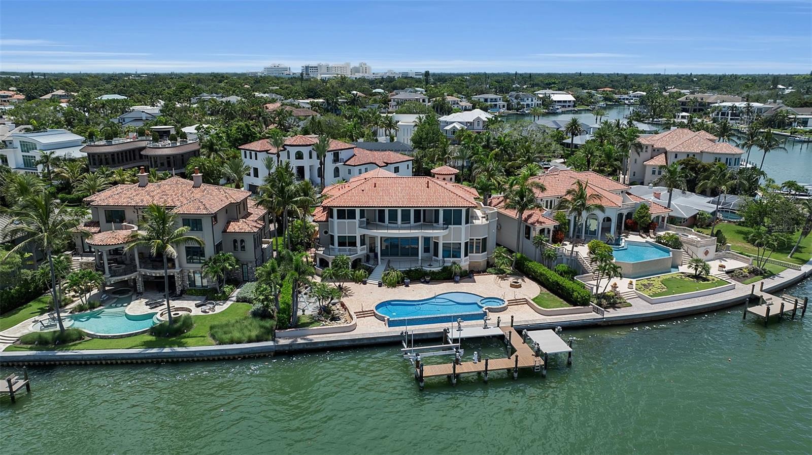 1372 HARBOR DR