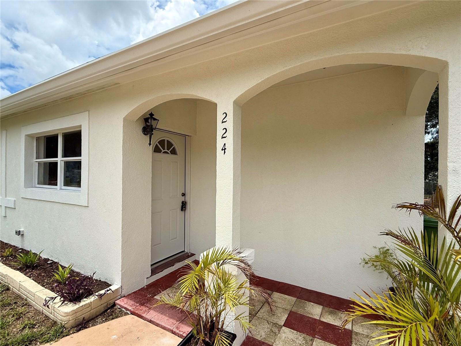224 W CORNELIUS CIR