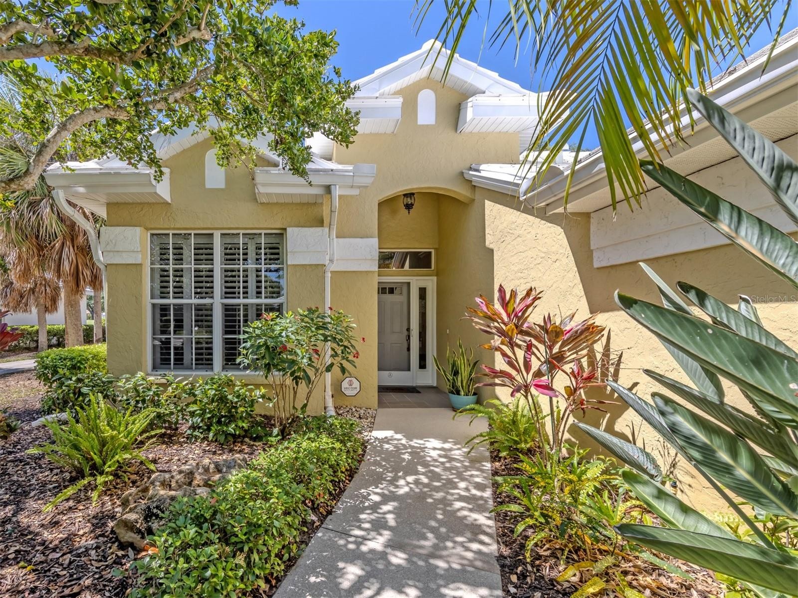 535 FALLBROOK DR