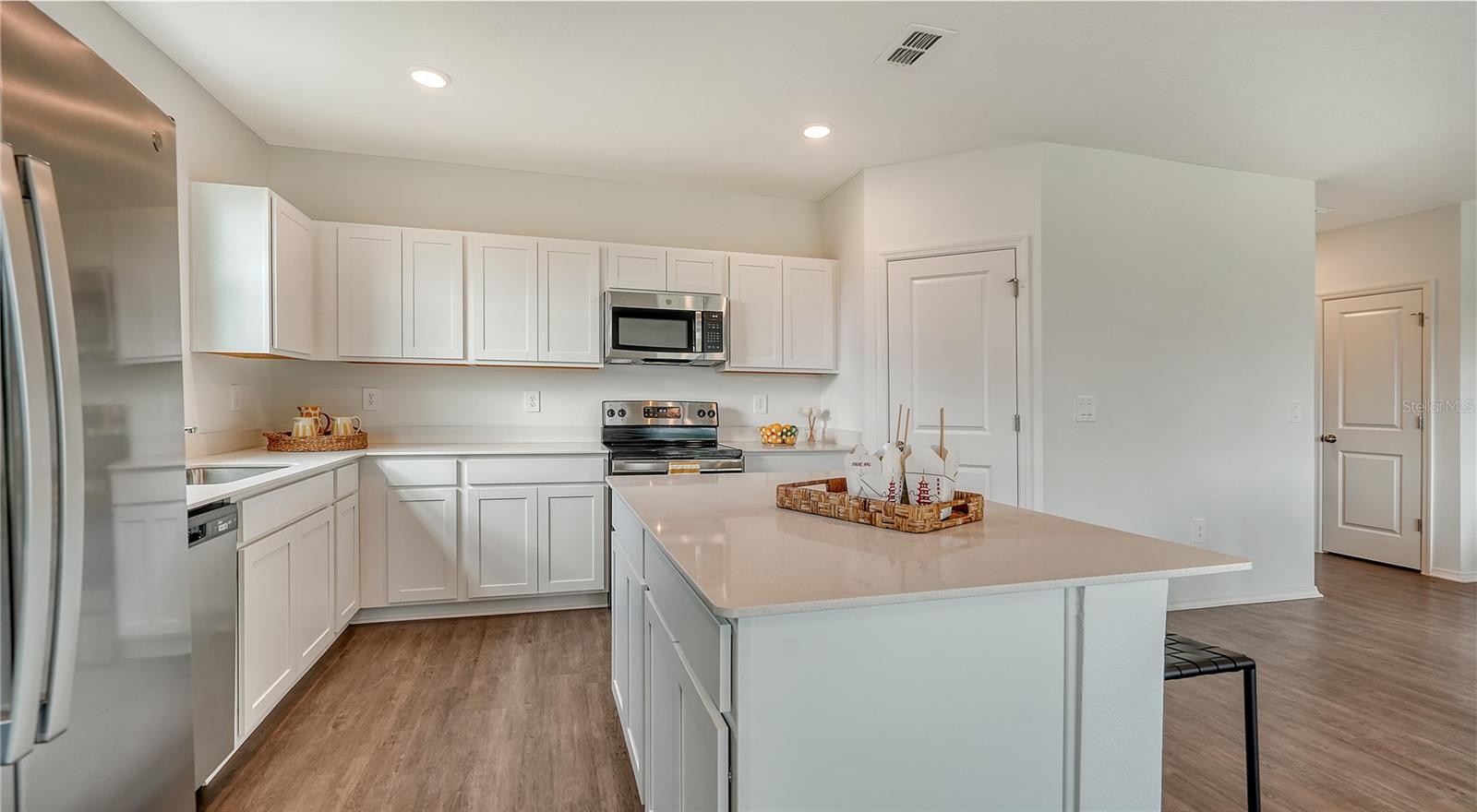 11403 LAKE LOUISA TERRACE