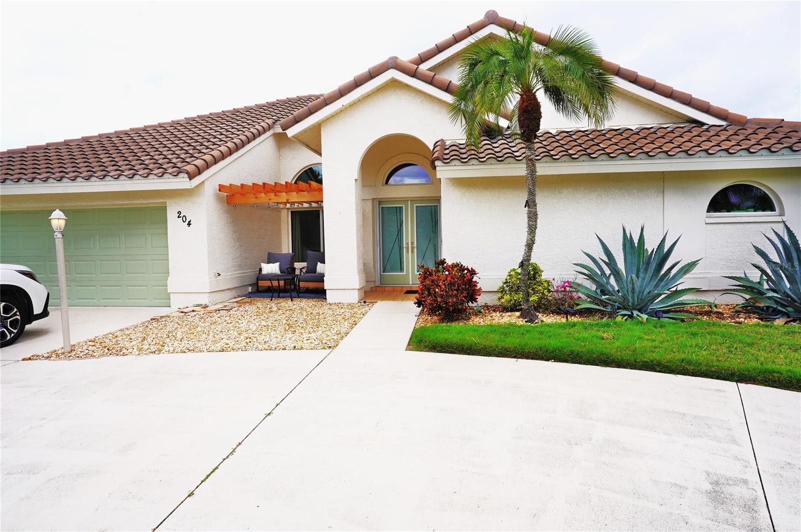 204 CARRIAGE HOUSE LN #204