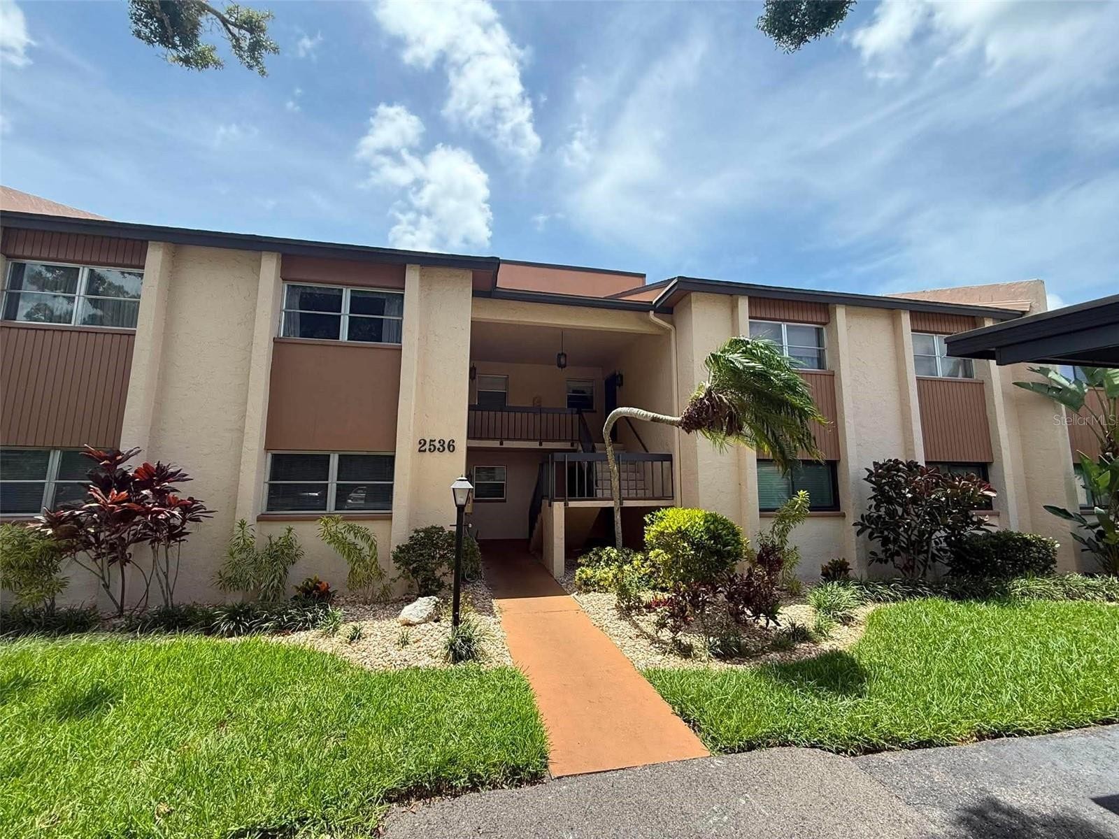 2536 CLUBHOUSE CIR #202