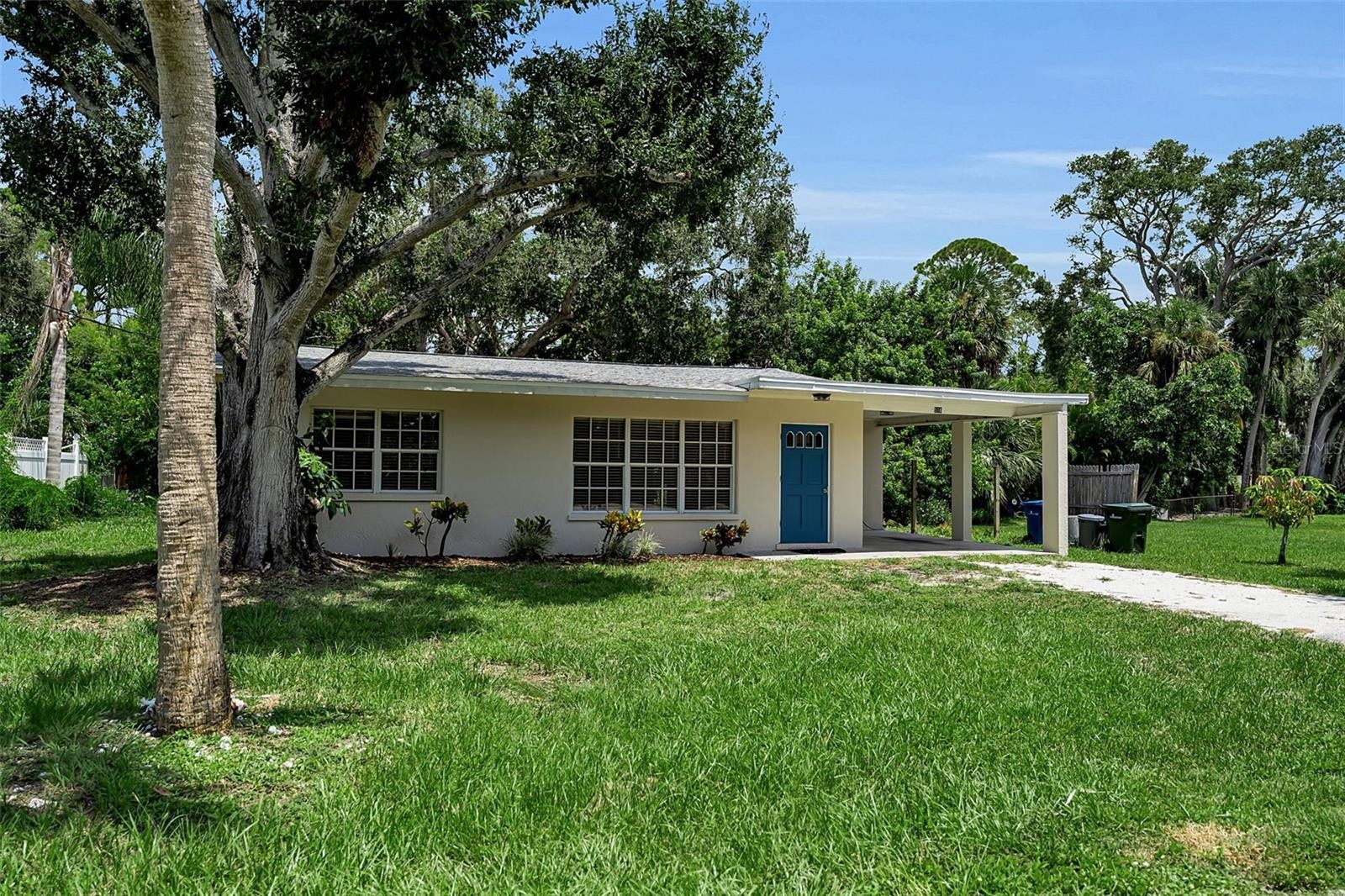 516 LAUREL RD W