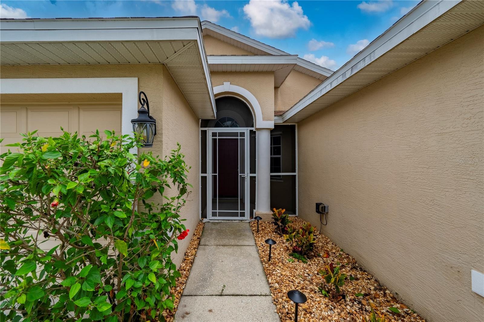 1611 SCARLETT AVE