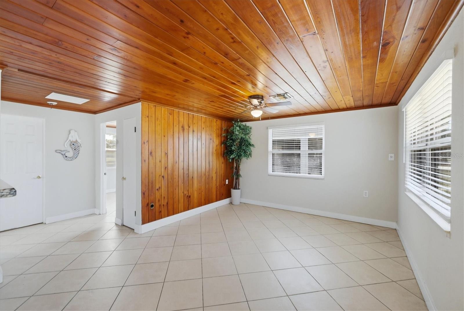 155 MAGNOLIA AVE