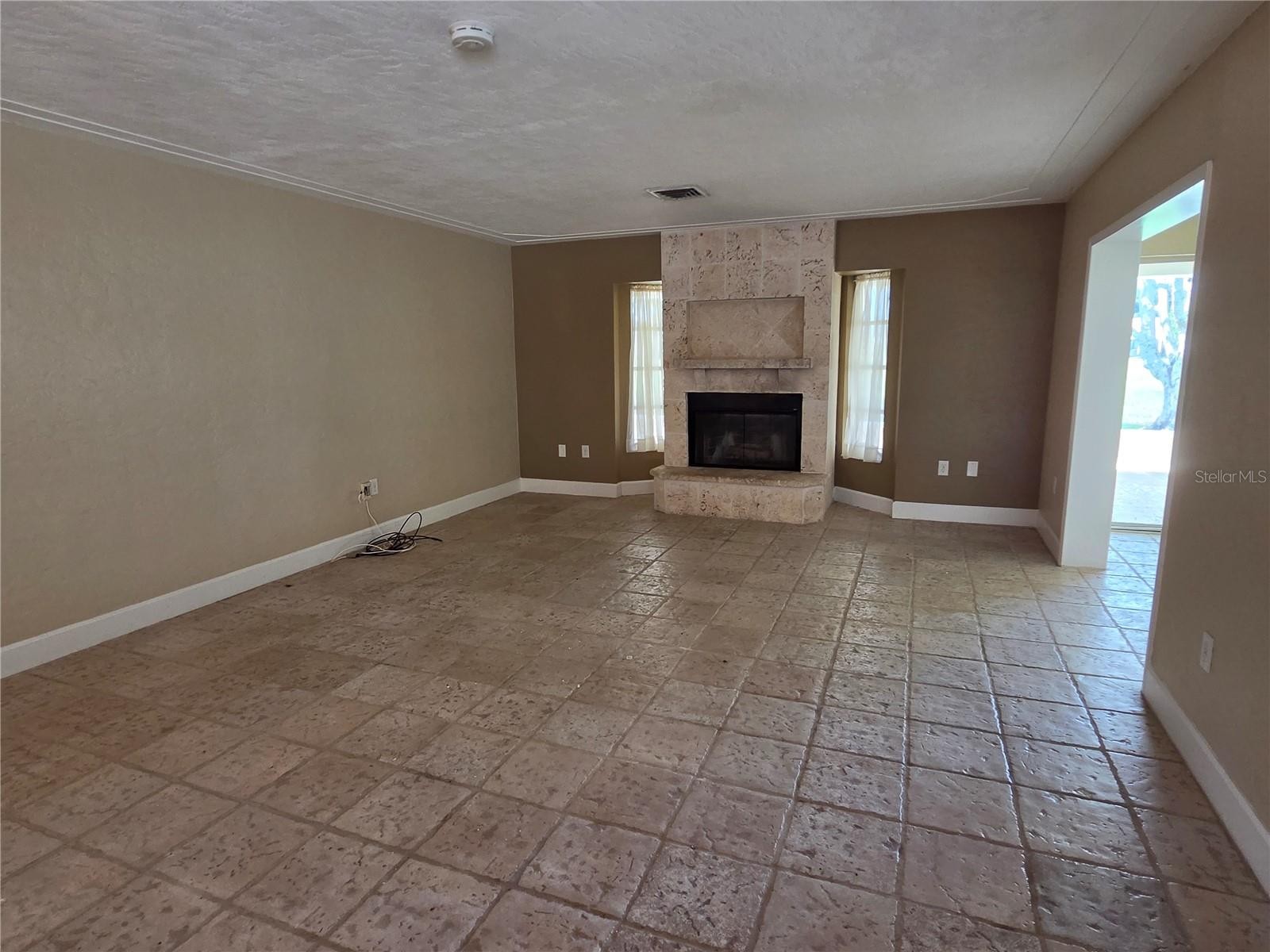 1876 MID OCEAN CIR