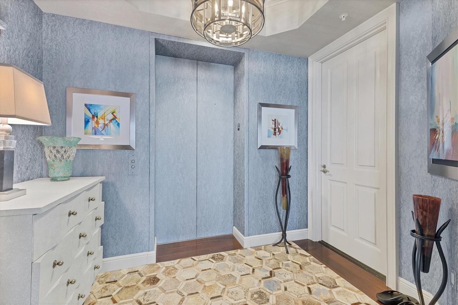 35 WATERGATE DR #1203