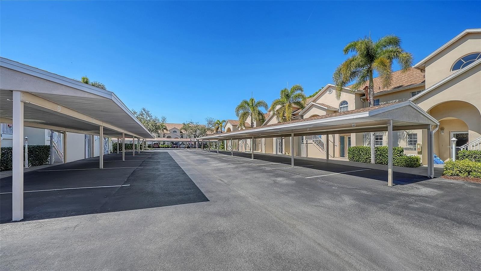 4205 CASTLEBRIDGE LN #1112