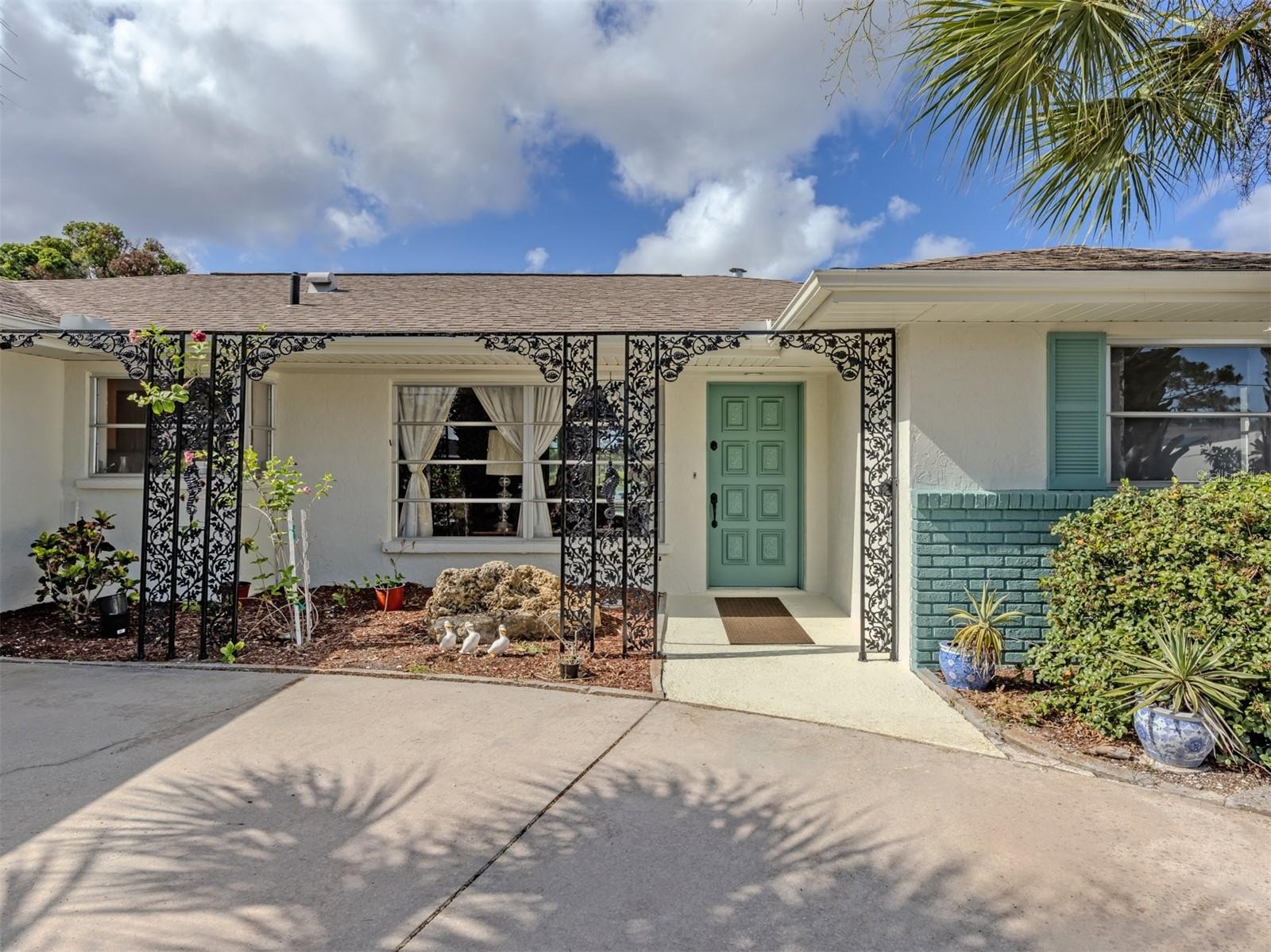 1480 LAKESIDE DR
