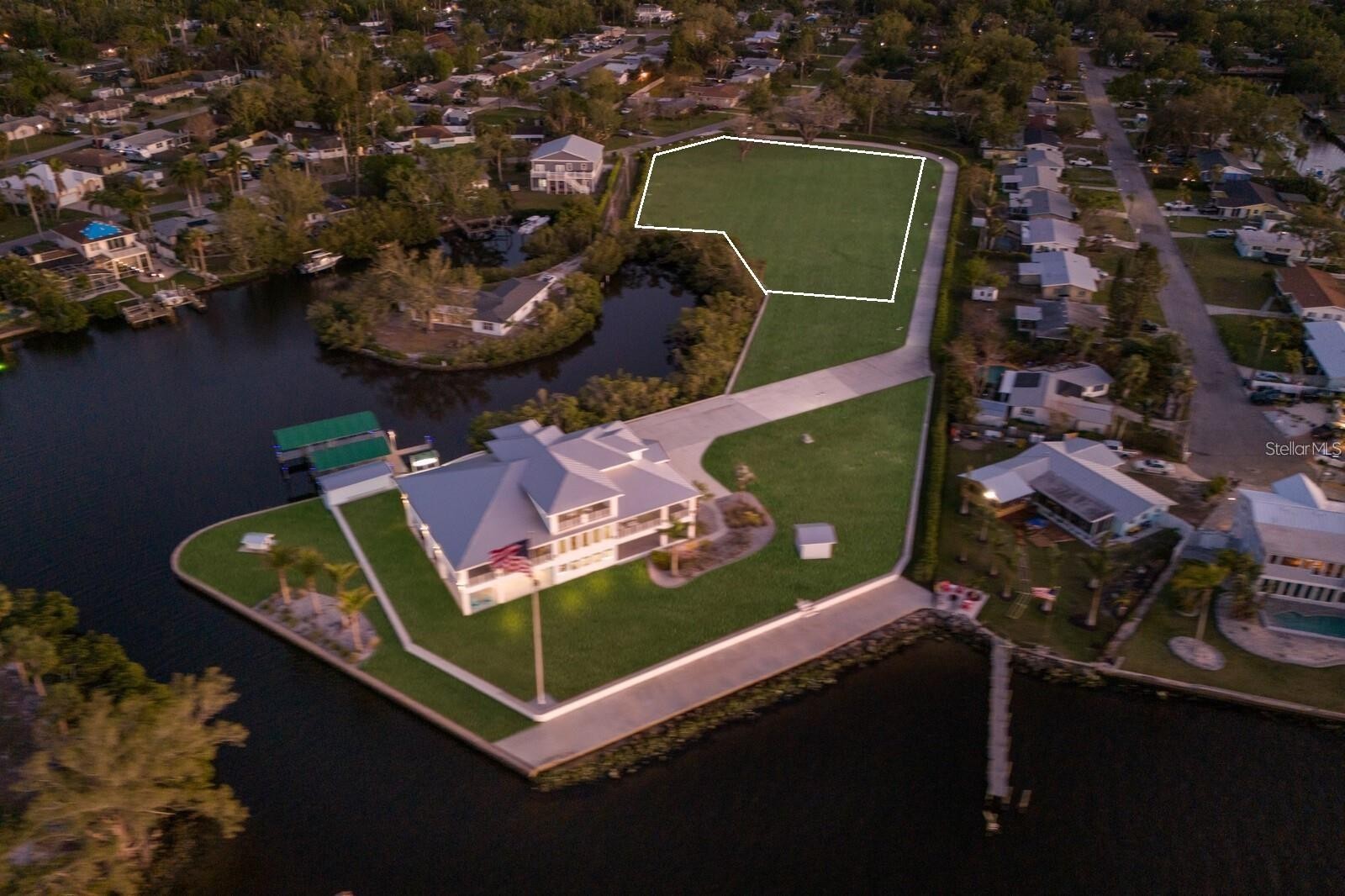 210 22ND STREET CT NE