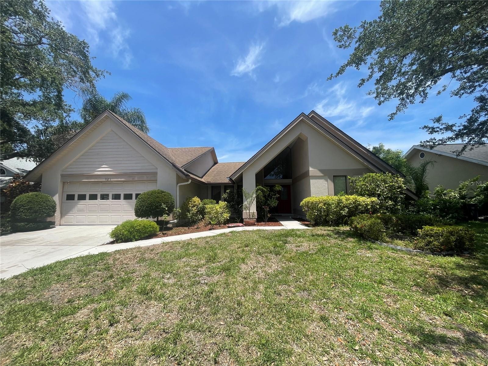4696 LONG LAKE DR