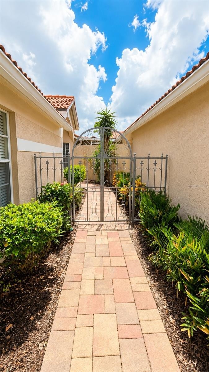 4096 LYNDHURST CT