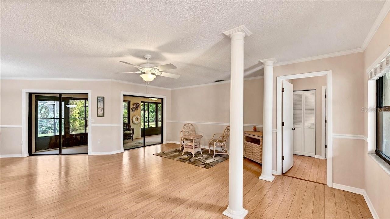 270 LAUREL HOLLOW DR #34