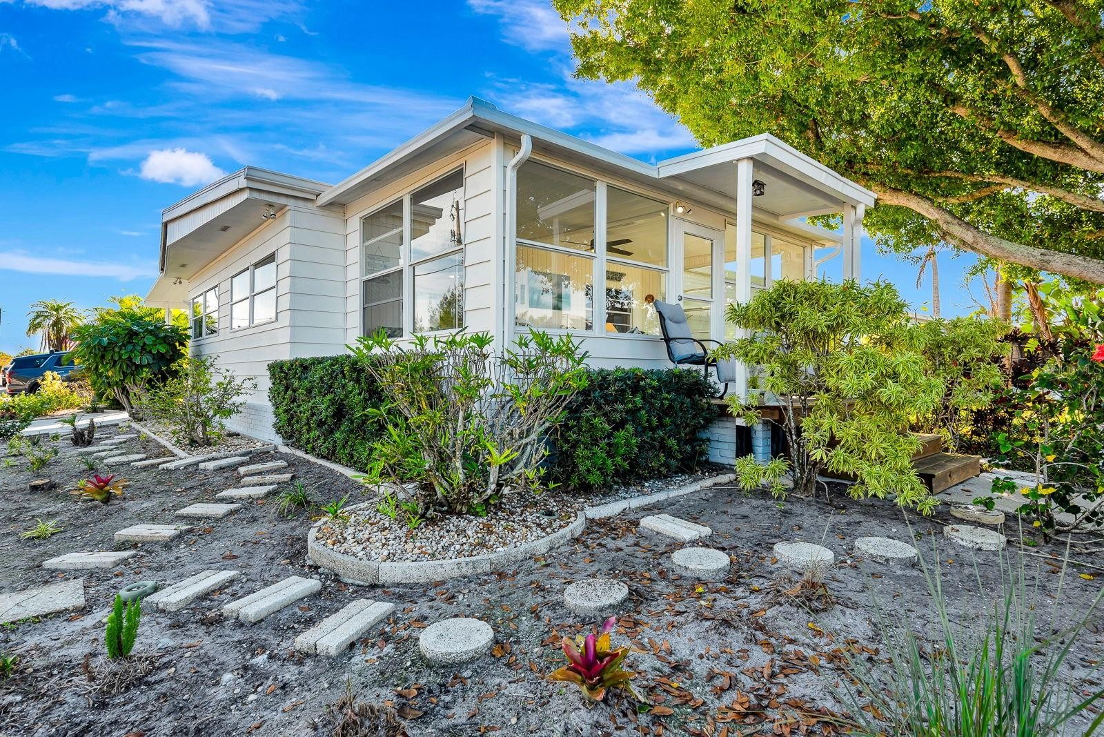 2107 PALMA SOLA BLVD #1